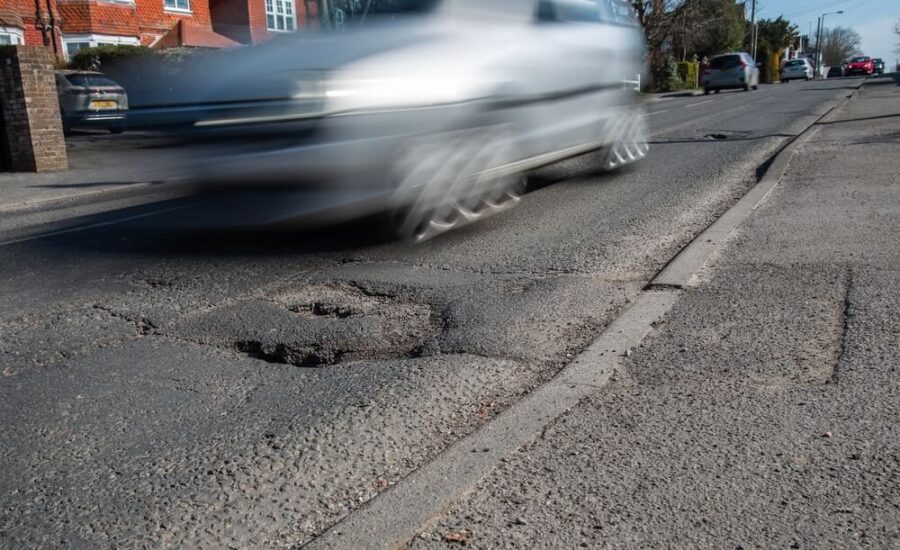 dziura-w-jezdni-i-uszkodzone-zawieszenie-odszkodowanie