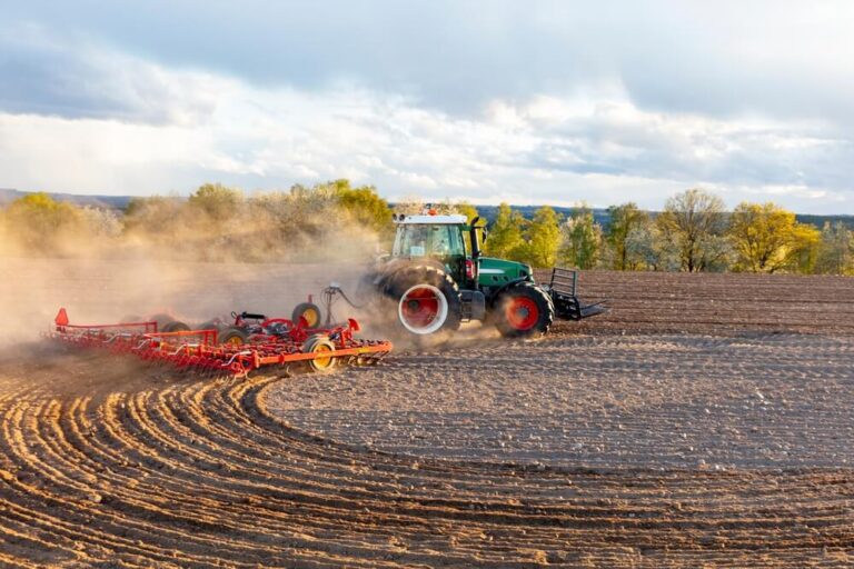 wypadek-przy-pracy-maszyna-rolnicza