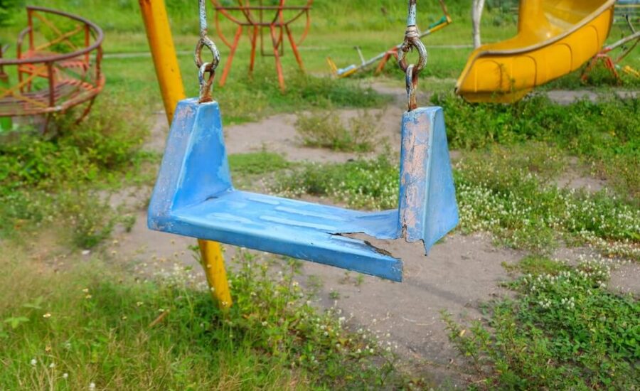 wypadek na placu zabaw